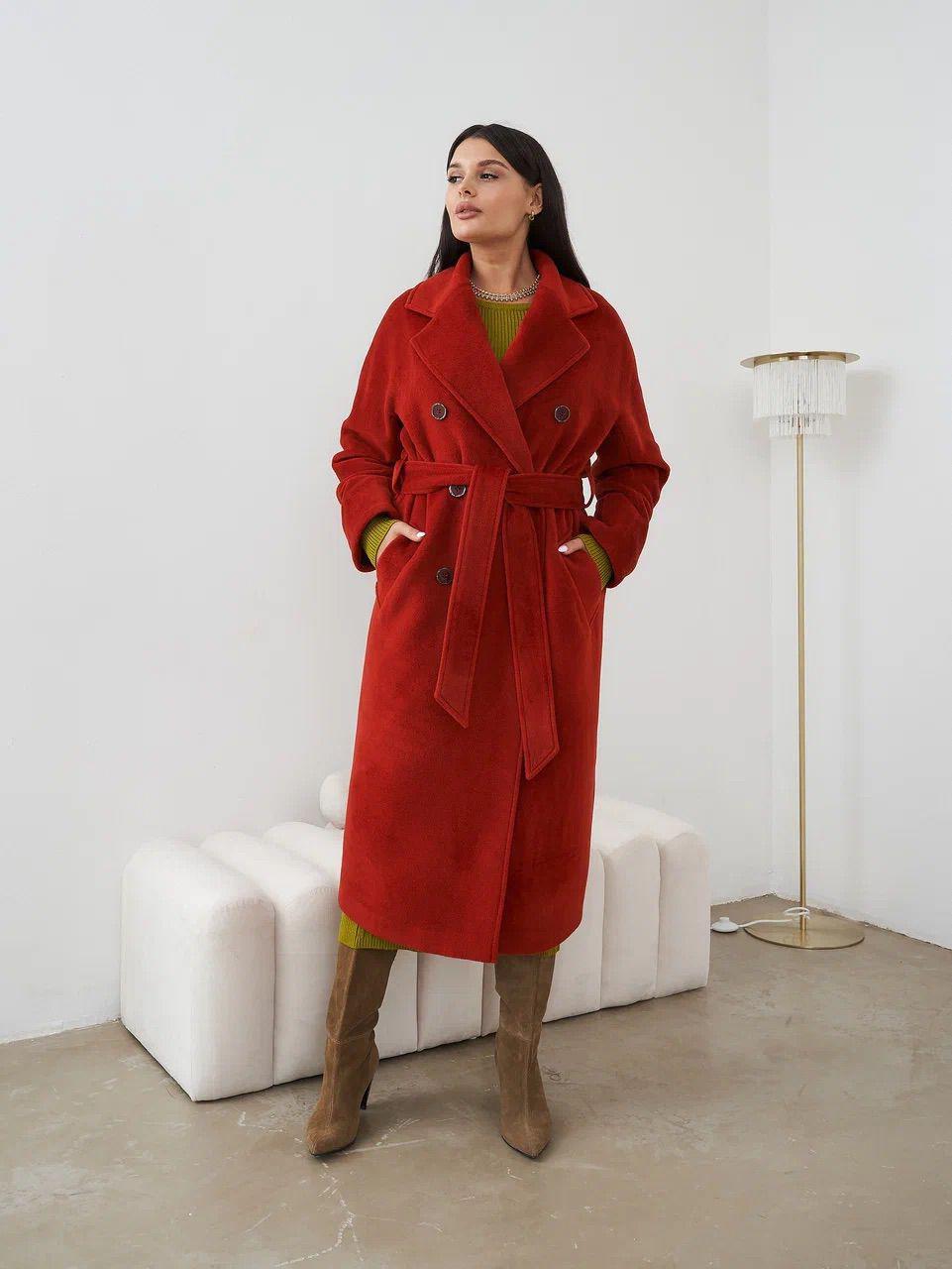 Двубортное пальто бордовое